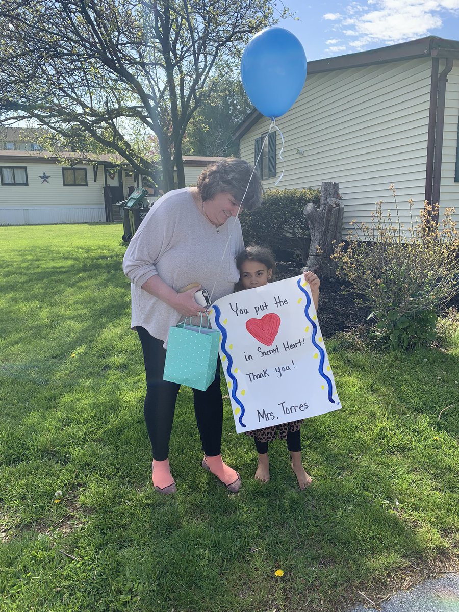 HeartBath's tweet photo. Sacred Heart delivery! Thank you teachers! We know you can’t be with your students right now, but we appreciate all you dedication and creativity to connect with our Sacred Heart students during our remote learning #shrocks #askmewhyiloveshs #TeacherAppreciationWeek https://t.co/I9VO30dUcd