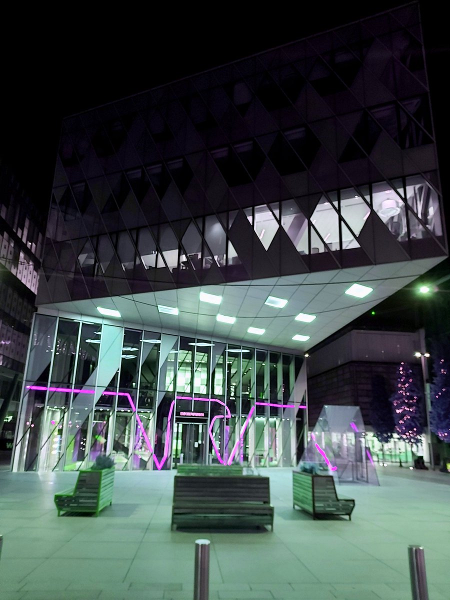MoZaroug's tweet photo. Purple Manchester, Lockdown vibes https://t.co/FZm3Jcjyu2