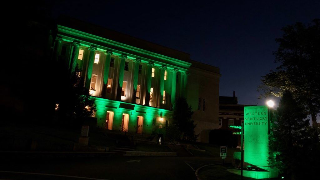 We’re all in this together. 

See more images at: bit.ly/3c7CQS5
📸 David Brinkley

#TeamKentucky #TogetherKY #HilltopperFamily #HealthyAtHome