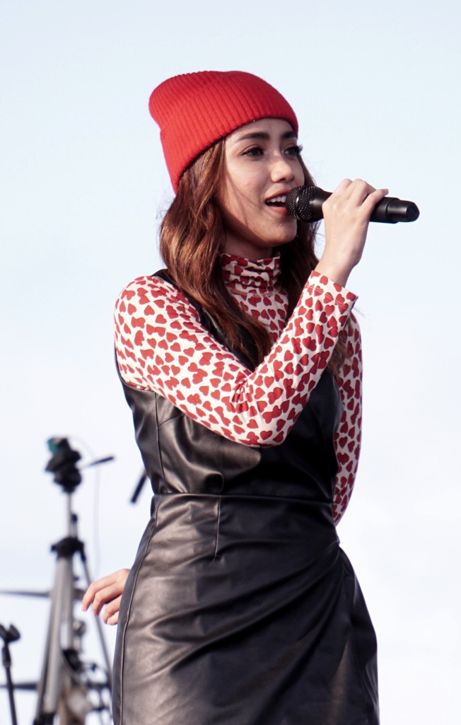 Selain kamu bisa dengerin digoyanganya ASRI FM,
Remuk sesisih by.Lara silvy,bisa kamu plototin
di.chanel youtobe juga : hhtps://youtu.be/Fa6mqDEVN2c
LANGSUNG DIKLIK YA