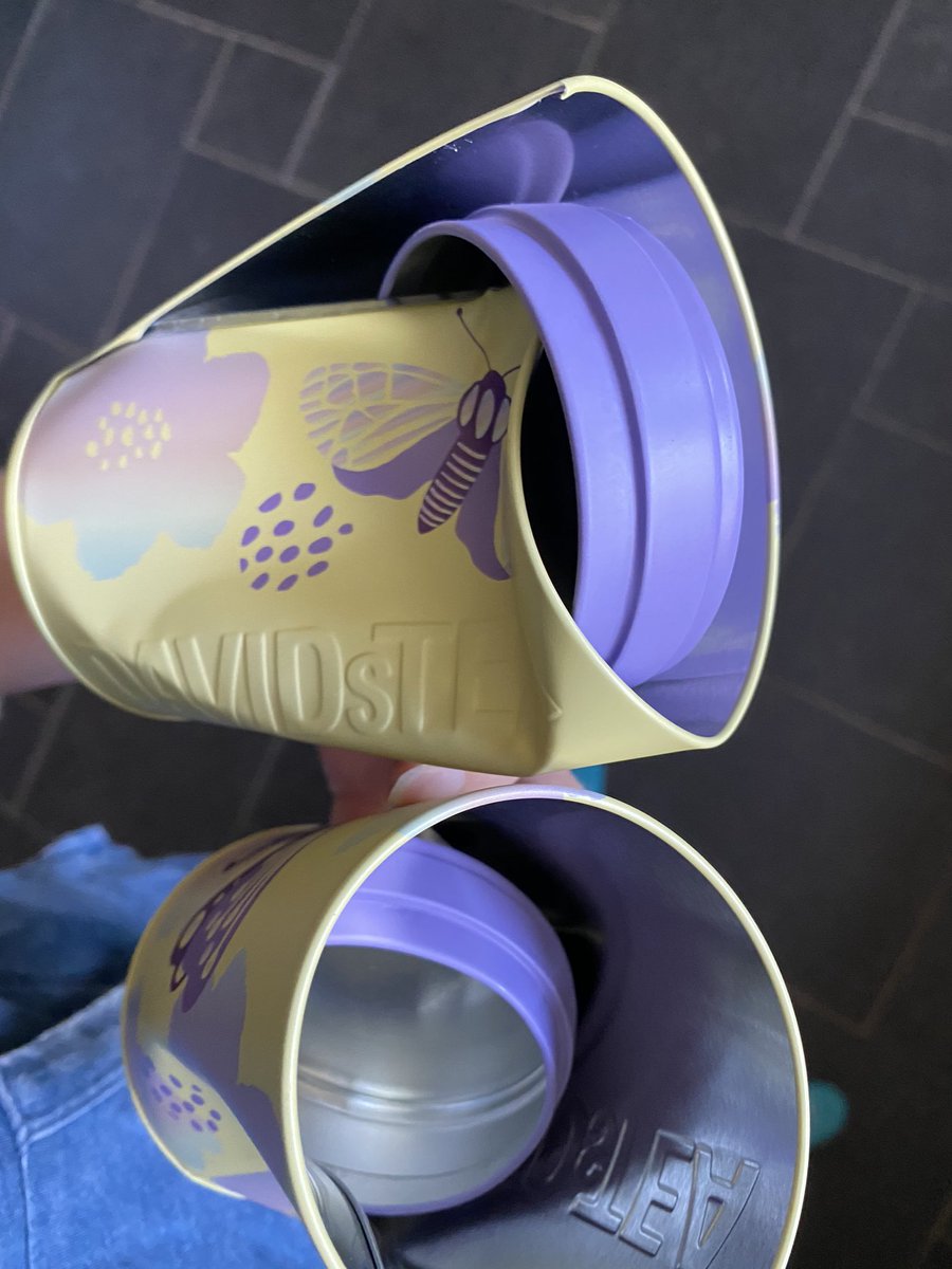 UncorkedJen's tweet photo. @DAVIDsTEA how do we get these replaced? They arrived this way. #crushed https://t.co/vNnGAFHEmF
