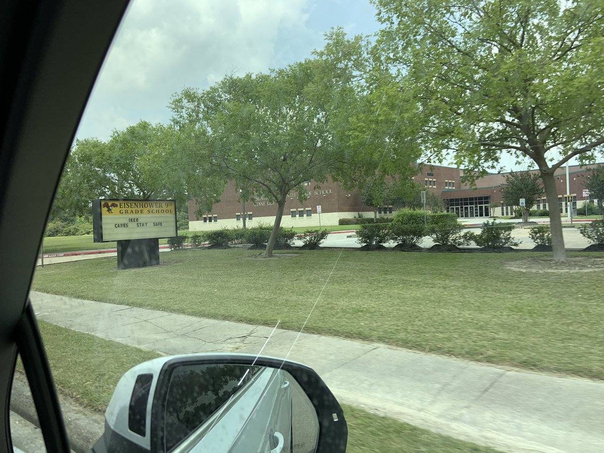 MohulSuch's tweet photo. Teacher Appreciation Day Treat from Our Principal... thank y’all 🥰🥰🥰 https://t.co/E4DmNUT8No