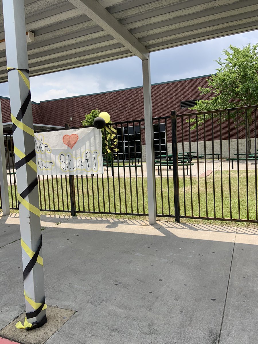 MohulSuch's tweet photo. Teacher Appreciation Day Treat from Our Principal... thank y’all 🥰🥰🥰 https://t.co/E4DmNUT8No