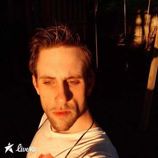 BreedingBrandon's tweet image. I was broadcasting on #Liveme BravoBrandon:#CoinDrop #FeatureMe  liveme.com/us/m/v/1588716…