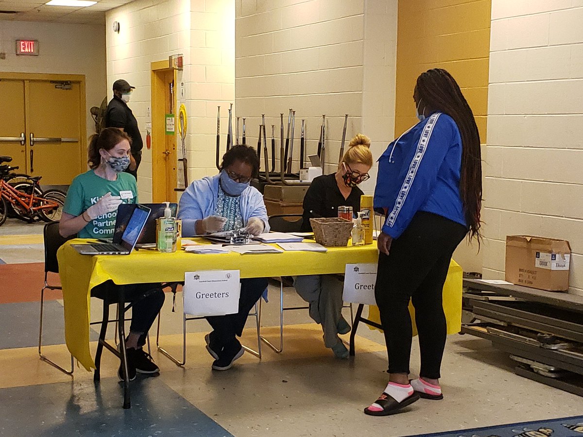 nnhenderson25's tweet photo. I want to give a "Shout Out"to FCES team,RPS and Parks &amp; Recreation staff for doing an excellent job with the Chromebook Distribution for our students today! It was very organized &amp; students/parents represented today.Thank you so much!#Fairfieldstrong
#Ourstudentsarereadytolearn https://t.co/4E2zuAZgCX