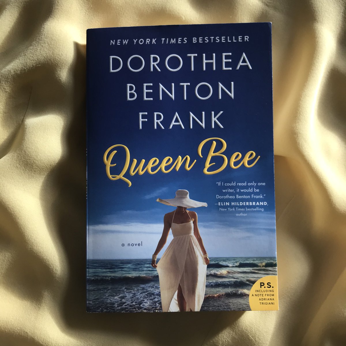 "Of all the stories I've ever told you, this is the one that you're going to remember. This is the one." - the first sentences of QUEEN BEE. Do you still remember the story if you've read it?

Out now in paperback.
harpercollins.com/9780062861238/…