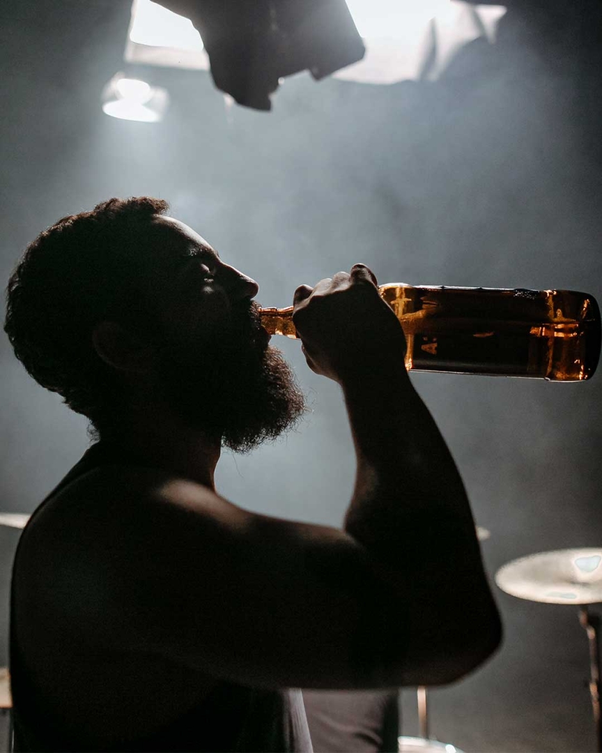 Momentos de backstage com <a href="/BRUNOMOREIRA/">brunomoreira</a>.RF dando golada no litrão enquanto levava flagra do <a href="/FELIPE/">Felipe Oduardo</a>.ALBERTO.S paparazzi de plantão 

#radiofront #rock #alternativerock  #rf  #rockalternativo #intotherain