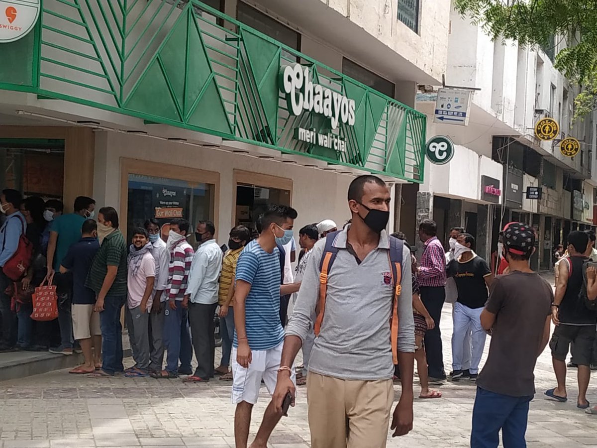 GulbargaTemper1's tweet photo. Yeh hain bhole-bhaale #Sharaabi, 

Yeh kahan phailaayenge #Bimaari, 

Yeh aakhir hain nahin #Jamaati, 

Is liye toh khaamosh hain #Dalaali. 

                                     --@irenaakbar

#GodiMedia #MediaVirus #GodiMedia_ShutUp https://t.co/uOwufZBI04