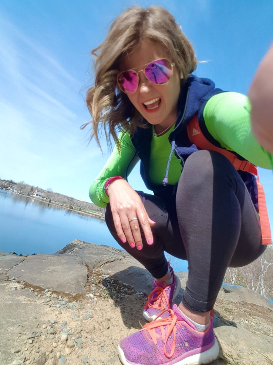 HeyItsMeMissJT's tweet photo. Those who know me, know that taking a selfie on a cliff by a lake could have ended badly, very badly. π€£ #AccidentProne #IDigress #HappyHiker #NextTimeGadgetNextTime #OutdoorFitness #TrailTuesday ππ²βοΈπ§ββοΈ https://t.co/hoBhixWiou