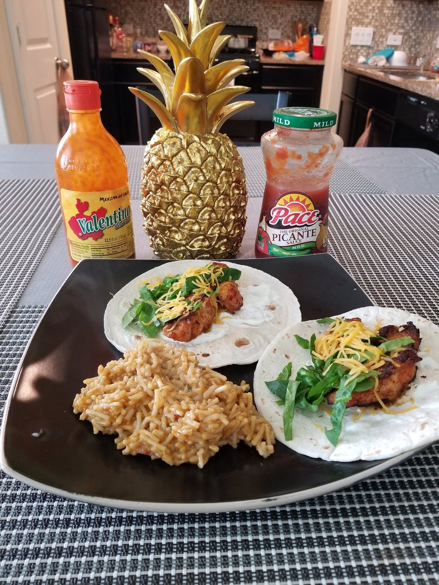 shas832's tweet photo. #TacoTuesday #CincodeMayo2020
Chicken Tacos with shredded cheese, sliced spinach, and sour cream ... and rice ... #ChefHomeboyardee
Valentina and Pace Picante at my leisure https://t.co/rNmcM8nzjB