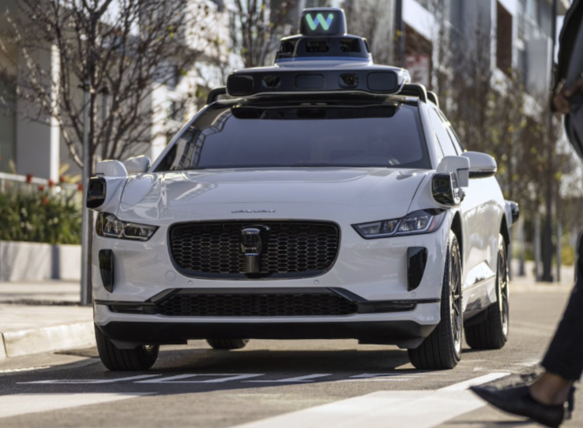DEC_PR's tweet photo. In #BackToTheFuture we had flying cars. By 2015, are we even close to what they predicted? We recently introduced
@CarExpertAus and @TheEconomist to discuss the future of #EVs & #AutonomousCars and how Australia will adapt to both. Read on! https://t.co/ly3YlCJJC7 #decpr https://t.co/G8g9GWOvuH