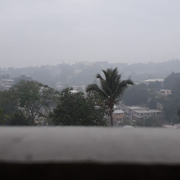 dalinecoplin's tweet photo. Asi estamos en sanmiguel de manoguayabo y las zonas aledañas 
Con el humo de duquesa, Dios nos ampare...#yomequedoencasa @JeanSuriel https://t.co/tcfIWAfiiK