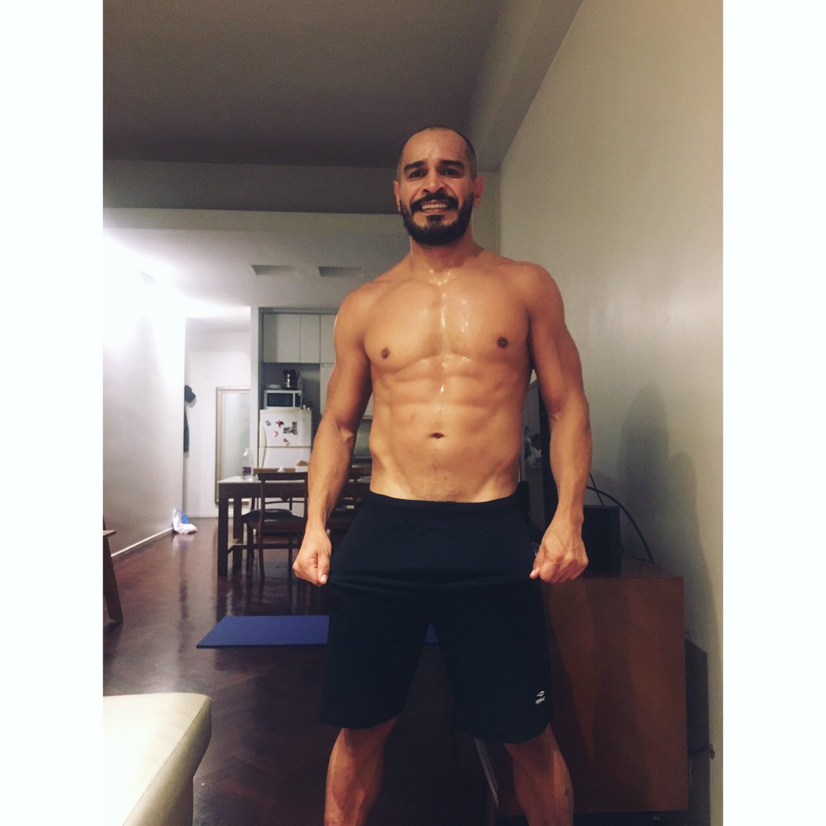 ve_thunder's tweet photo. Noche fria de otoño 🍂?
#workout #fitness #healthystylelife #love 💛 https://t.co/tssJ5uG8Mg