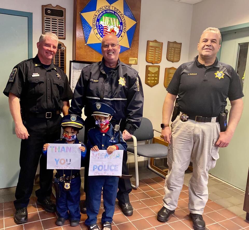 CPESKinder's tweet photo. When one of our very own kindergarten families delivers food to our local police department we feel so blessed and lucky to know we truly have the greatest students and families #ThankYouRajFamily #WeLoveOurLocalPoliceDepartment#OneSchool#OneCommunity#OneGoal #CPESbelieves https://t.co/uzeI50RAOX