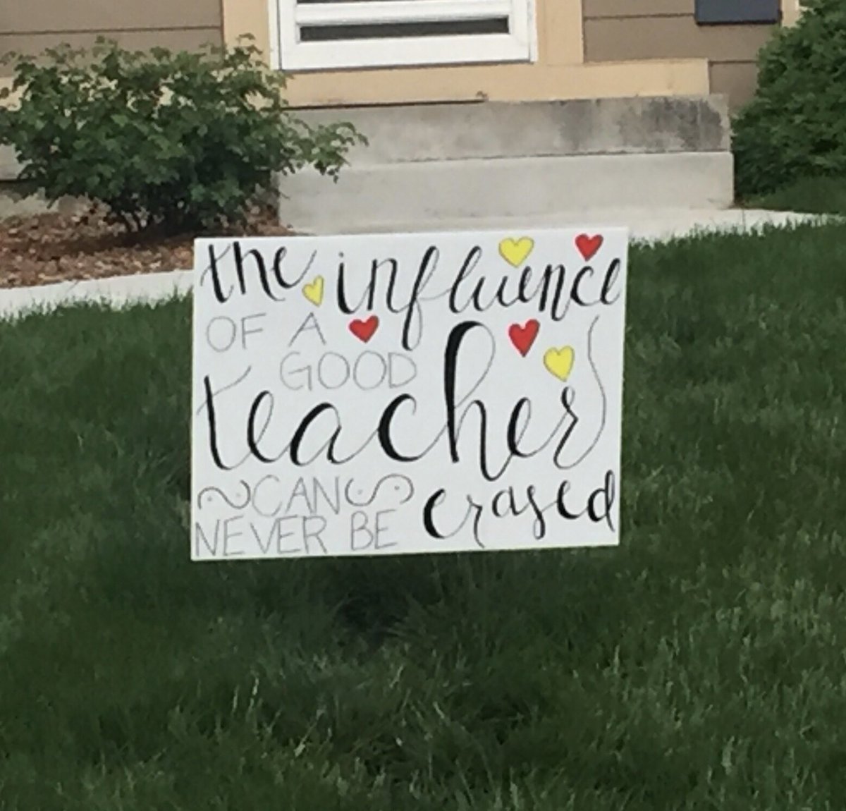 Showing our appreciation for our amazing teachers today! #arrowheadproud ⁦<a href="/theSMSD/">SM School District</a>⁩ #TeacherAppreciationWeek2020