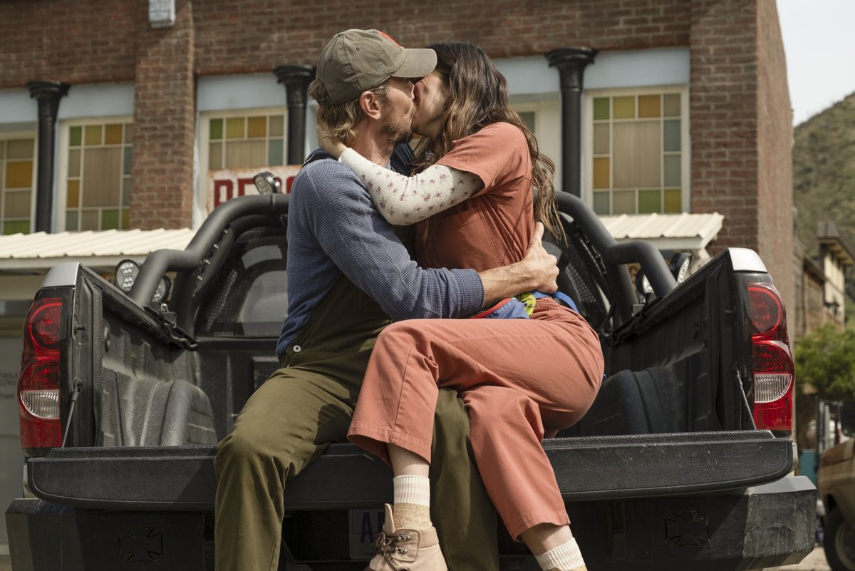 Here’s to an unforgettable season of #BlessThisMess, full of love! Thanks for watching! 💛