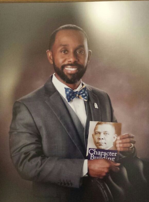 Annnddd the winner is.....Dr. Carlos Phillips!!! 🤗🎉💙💛 That’s right, our illustrious principal is the 2020 HEB Excellence in Education Secondary Principal award winner. We are so proud of this well-deserved honor. #SuccessTheWashingtonWay <a href="/_cphilli2/">Dr. Carlos Phillips</a> <a href="/HoustonISD/">Houston ISD</a> <a href="/HEBexcellence/">HEB Excellence in Education</a>
