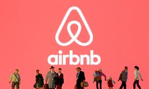 #AirBnb va licencier 1900 personnes soit le quart de ses effectifs en raison de la crise sanitaire du #coronavirus a déclaré  son PDG #BrianChesky via @SACNSNew @DailyMail