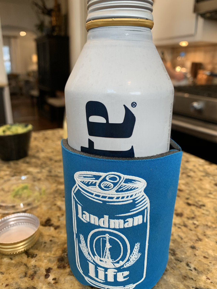 LandmanLife's tweet photo. Pregaming for #clawsforacause with @paras360 @ShaleUnikitty & @massive_frac tonight! https://t.co/JDY8k8uWuE