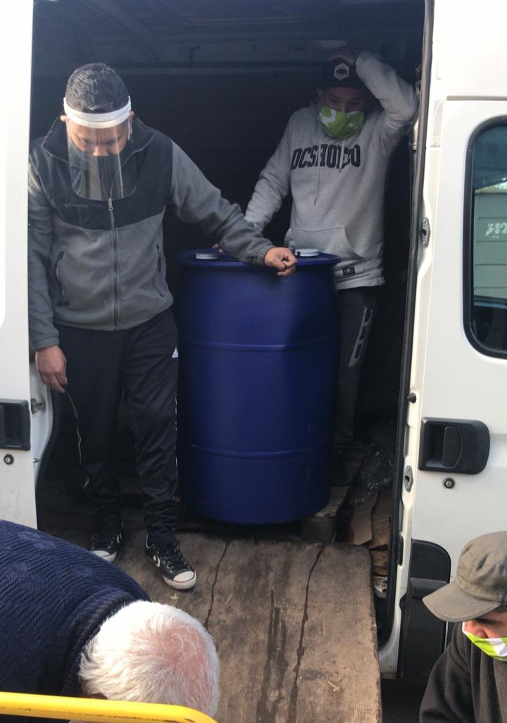 Coop_lajuanita's tweet photo. Sabemos que la higienización de manos es importante para combatir el #Coronavirus.
Gracias a #PortaHermanos, #ExpresoBicentenario y #MegaEnvases, lograremos entregar #AlcoholEnGel a #Comedores y familias de nuestro #JardínCIEL.

¡Gracias amigo #CarlosMarch por crear este puente! https://t.co/MZC9wLiR63