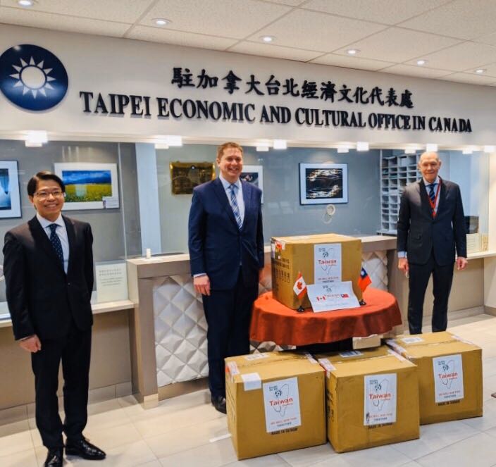 AndrewScheer's tweet image. Thankful for Taiwan’s generous donation of 500,000 masks. Canada and all free democracies must stand against the Communist Party of China’s attempts to keep Taiwan out of the World Health Organization.