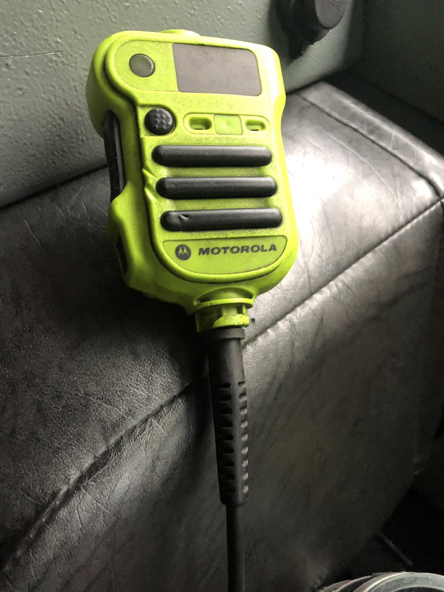 kiel_samsing's tweet photo. Another item to make sure you check on the rig. Missed this until the mic didn’t turn on with the radio. One of the two pieces that thread the mic on was broken and it wouldn’t stay connected. My failure didn’t bite me but I know I’ll check it everyday from now on. https://t.co/xxQjuKW76y