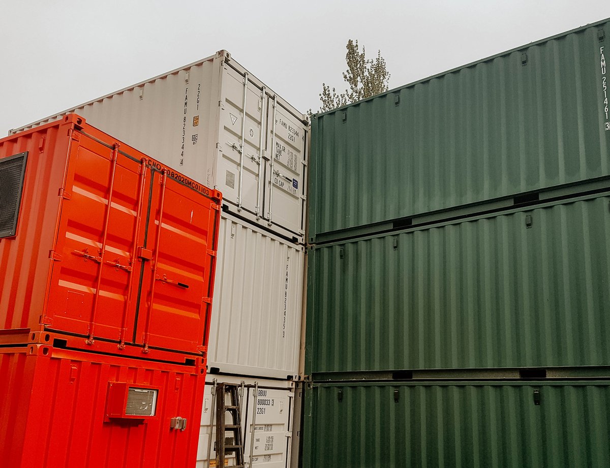 ModproContainer's tweet image. When you are a little OCD and you decide to sort your shipping containers by colour...
#modpro #shippingcontainer #containers #seacan #modularbuilding #containermodifications
