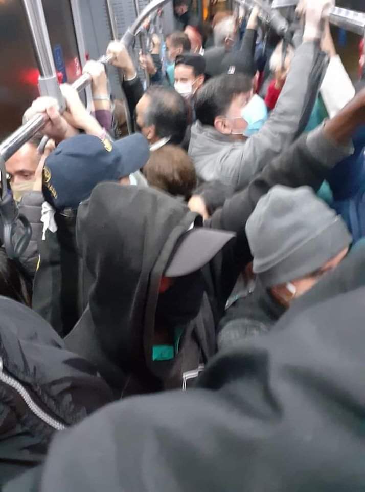 No Se Puede Ir A Votar Pero Si Se Puede Enviar A Toda La Gente A Trabajar Como Animales Sin Espacio Siquiera Para Respirar.
 #RegresoSeguro #NuevaNormalidad #Coronavirus #COVID19