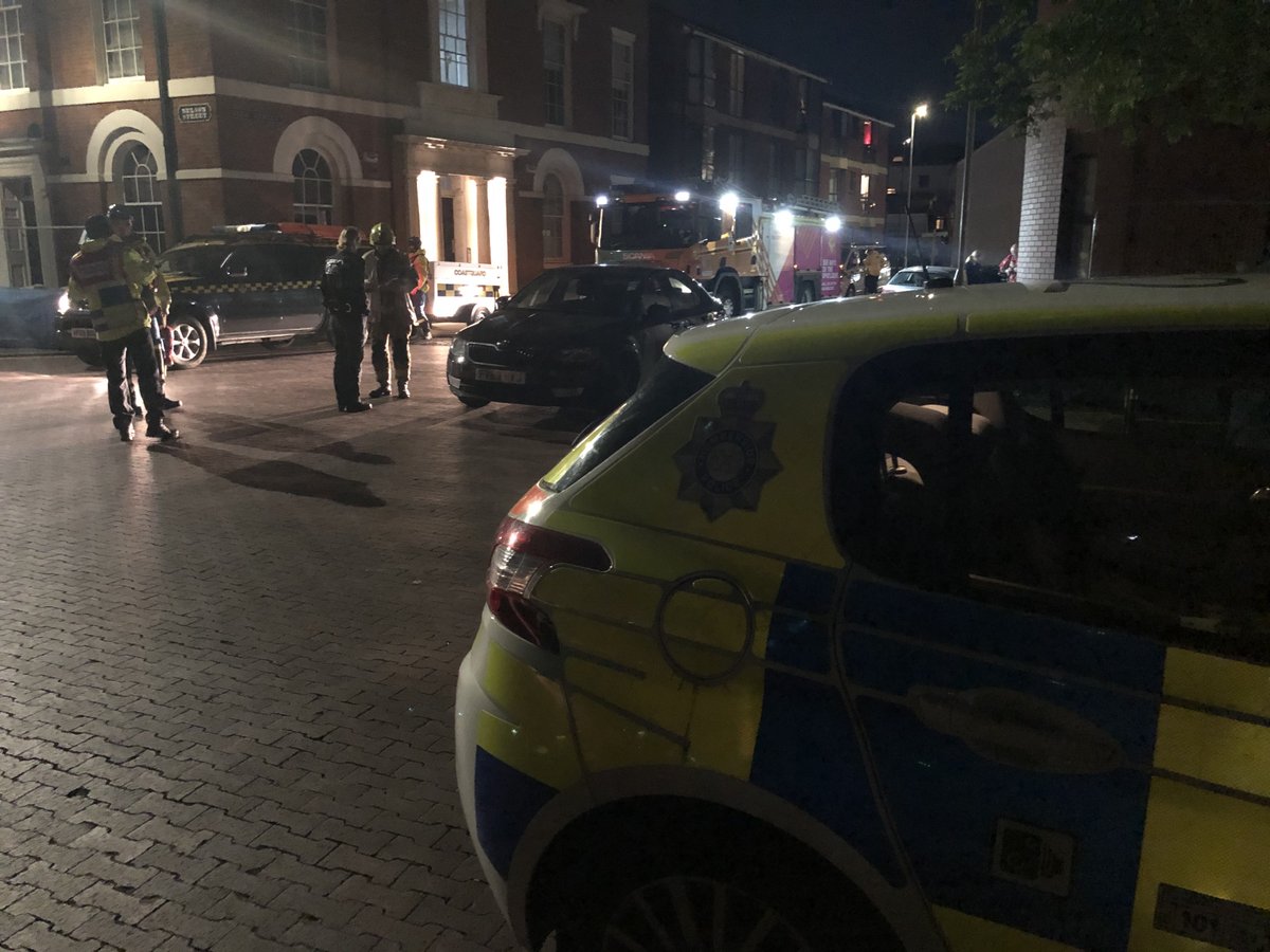 HumberbeatHULL's tweet photo. Some great partnership working with @HumbersideFire and @HMCoastguard to bring a safe conclusion to a risky incident on the marina #Team2PatrolHull #MultiAgencyApproach #TeamWorkMakesTheDreamWork https://t.co/KN0P16f2Ub