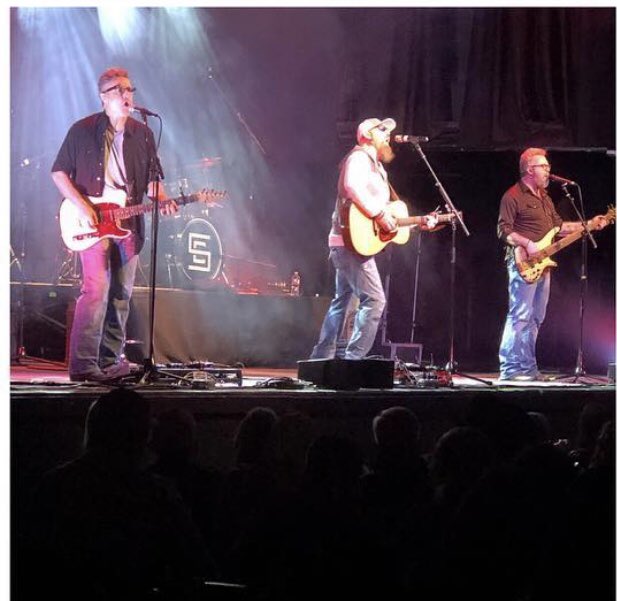HayPitt3's tweet photo. @coreysmithmusic https://t.co/aZClzpFkdp