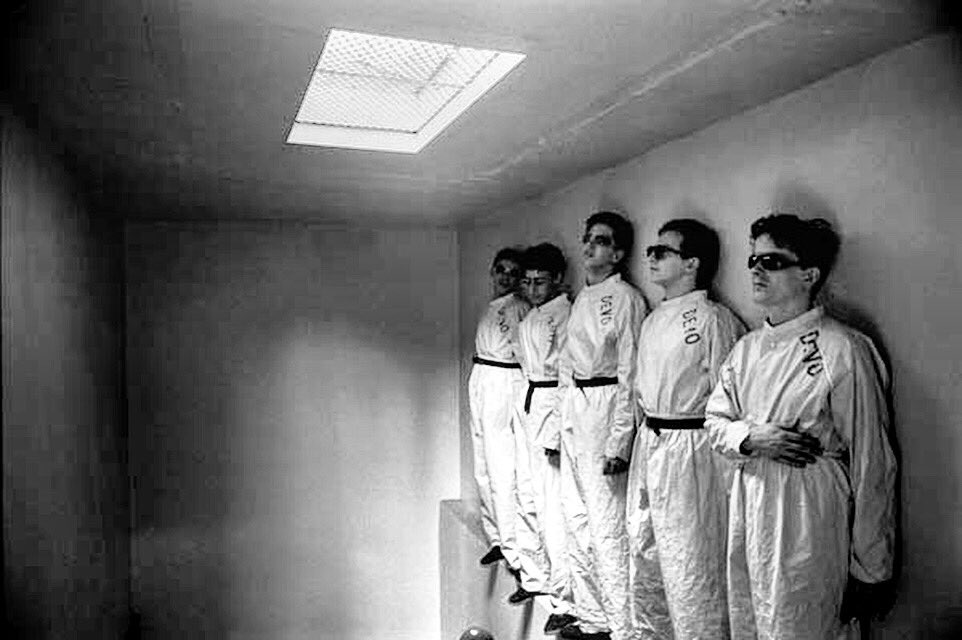 chrissteinplays's tweet photo. Devo NYC c 1976-77 https://t.co/VY5NbmH4fA