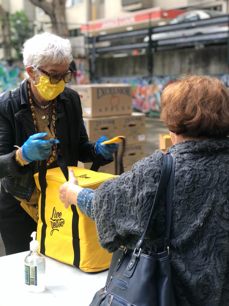 OzHarvest's tweet photo. Yesterday, we trialled our ‘Hamper Hub’ at the Waterloo Neighbourhood Centre. 330 food hampers were provided to people in need and 225 delicious hot soups were served in collaboration with @cityofsydney and NSW Health at the Community Wellbeing Clinic.
#hereforhope https://t.co/ucZXlTqQQQ