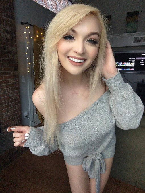 Watch Danielle DeNicola's leaked NSFW photo on TwXstars