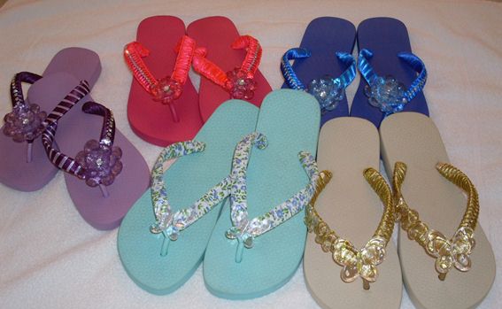 blueecato's tweet image. As havaianas que a Winnie acha que pobre usa / 
As havaianas que o pobre realmente usa