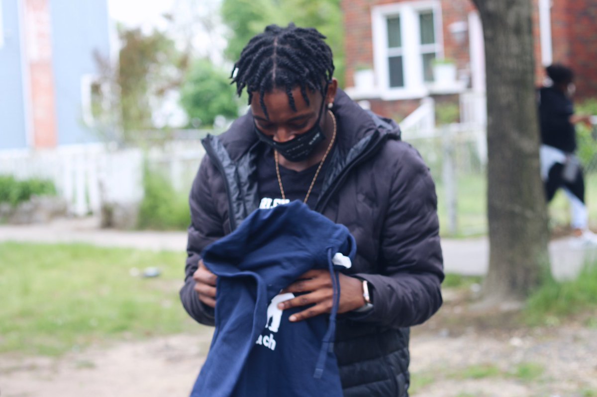 ReachInc's tweet photo. Congrats to JaShawn of @BallouDC who today became the 20th Reach tutor to earn The Hoodie, Reach’s highest honor. It’s also his birthday! Congratulations, JaShawn! https://t.co/5dzkNhZLLc