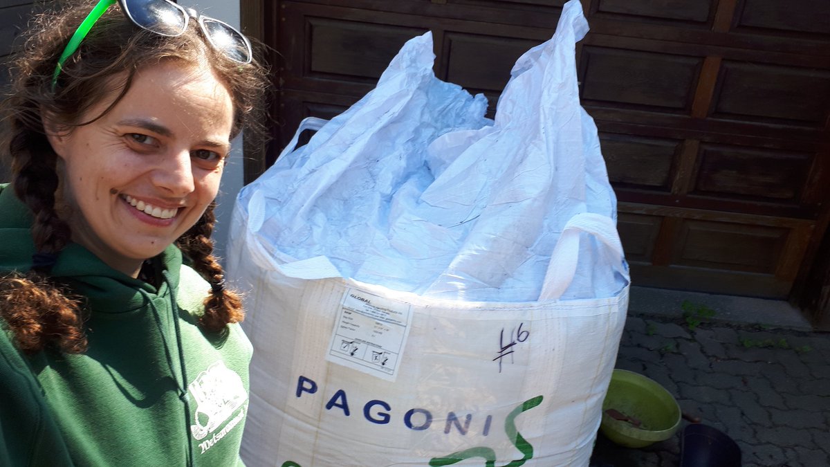 Do you like soil? I like soil! Check out the GIANT bag I bought for my container garden.
youtu.be/WpTdL7tQKAQ (English)
youtu.be/O86xk9i-fK8 (French)
<a href="/TDSB_Withrow/">Withrow Ave. JR / Quest Alt. SR</a> <a href="/WithrowHandS/">Withrow Parent Council</a> <a href="/TDSBBlake/">Blake Street Jr. PS</a> <a href="/Dundas_TDSB/">DundasPS</a> <a href="/WilkyEcoTeam/">WilkyEcoTeam</a> <a href="/TDSB_GW/">George Webster E.S.</a> #soilstudies #soil #schoolgardeneducator