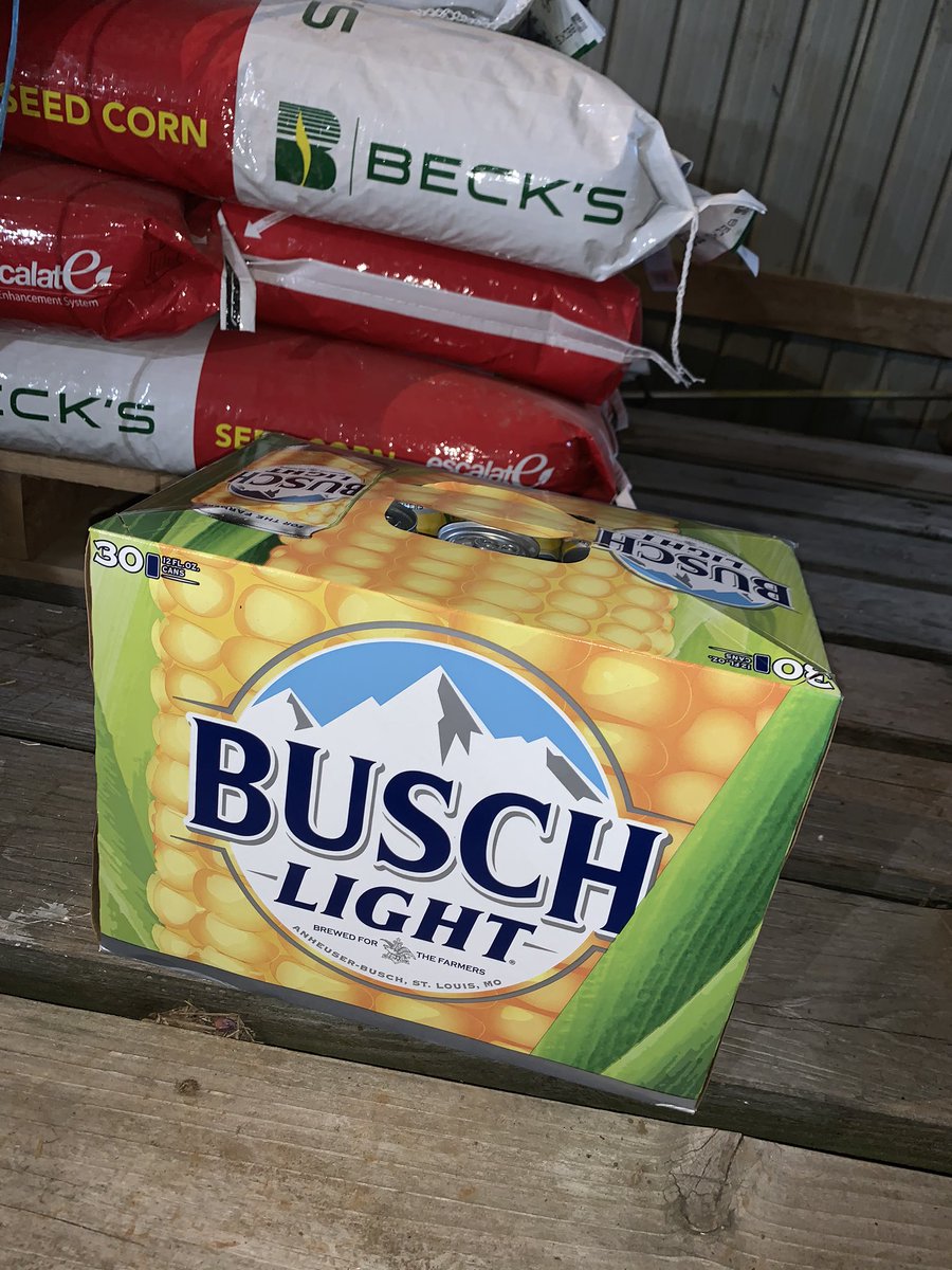 widman_adam's tweet photo. May not be my beer of choice, but @BuschBeer out did themselves! #ForTheFarmers https://t.co/Y9uZeUMFTV