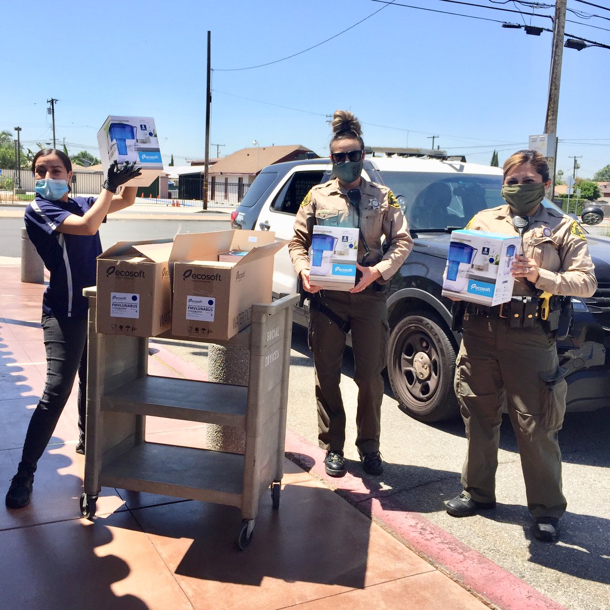 NorwalkLASD's tweet photo. NET deps Gentille and Gutierrez gave water purifiers to the Norwalk Senior Center, right in time for this heat wave. Thank you to the Chinese Chamber of Commerce of Los Angeles and US-China Guangdong Chamber of Commerce for donating these items to be handed out! #LASD #Norwalk https://t.co/u2wjShPPXA