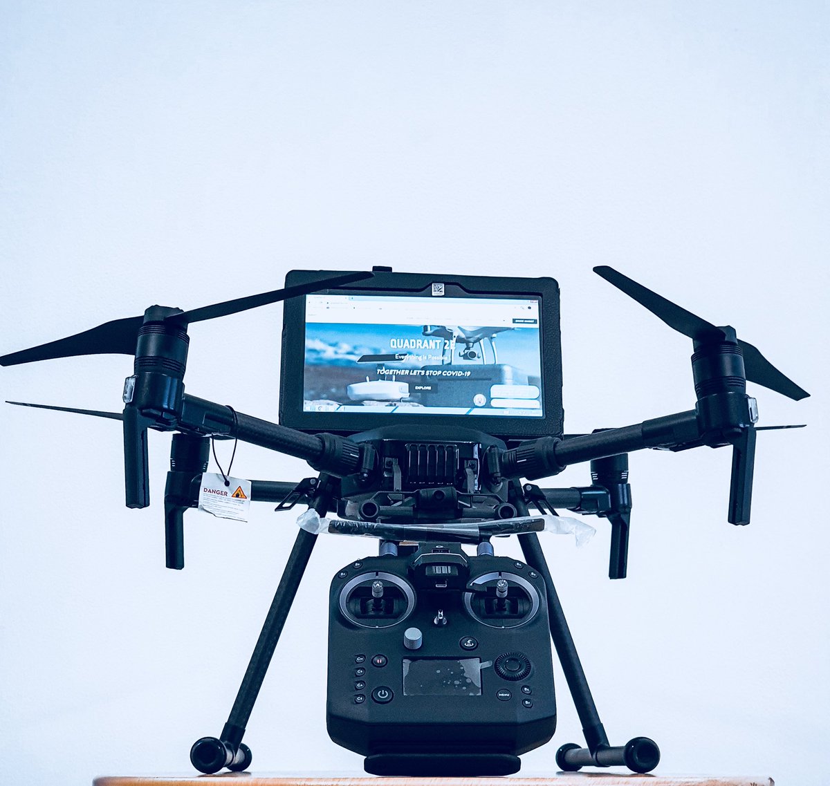 Quadrant2E's tweet photo. COMMANDER VOTRE DRONE !!

#QUADRANT2E  est le premier fournisseur de drones et services en Afrique centrale , partenaire certifié de DJI , le leader mondial en matière de drones professionnels.

Pas besoin d’être le meilleur, soyez simplement différent 🙂 https://t.co/ASrtbrG5yd