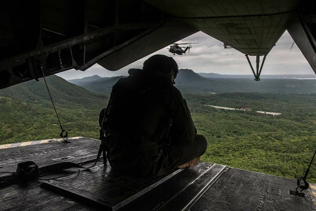 MCB_Hawaii's tweet photo. Buddy buddy you're gonna be okay!
U.S. Marines with 3rd Light Armored Reconnaissance Battalion participate in casualty evacuation drills, Okinawa, Japan, Apr. 22, 2020.
#GCE #3rdLAR #IIIMEF https://t.co/CAA6RSKgwj