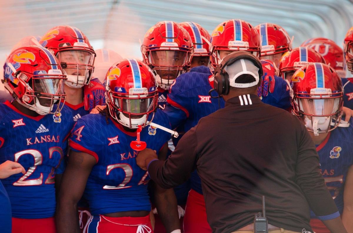 _jirreajr's tweet photo. #AGTG, Thank you for this blessing and opportunity, I am blessed to receive my 1st offer from The University of Kansas🔵🔴 #rockchalk @TeamGoGetta @jerryphillips30 @_javonallen @samspiegs https://t.co/4as6HaXTnk