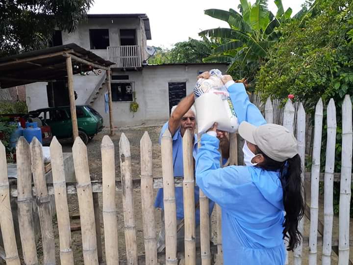 GadACalderon's tweet photo. Como Gobierno Parroquial hemos priorizado a las personas con mayor vulnerabilidad existentes en nuestra parroquia; realizando la entrega de kits alimenticios basándonos en el apoyo y acompañamiento de los presidentes de las comunidades y sectores. https://t.co/WA0B4CXUPp