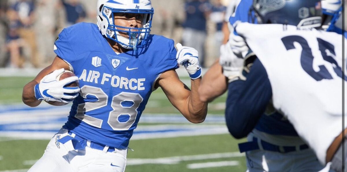 tj_thomas18's tweet photo. After a great conversation with @coachbenmiller I am blessed to receive MY FIRST offer from Air Force! @AF_Football @RecruitGeorgia @HgroveFootball @MaxPreps https://t.co/ITFZHZN9Dm