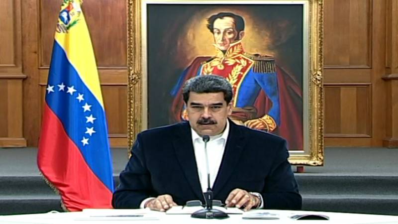 ConElMazoDando's tweet photo. Nicolás Maduro: Donald Trump eligió a Venezuela para desviar la atención por Covid-19 https://t.co/bge9krBdZ5  #VenezuelaVictoriaDeLaPaz #FuriaBolivariana https://t.co/T4gpYaoewB