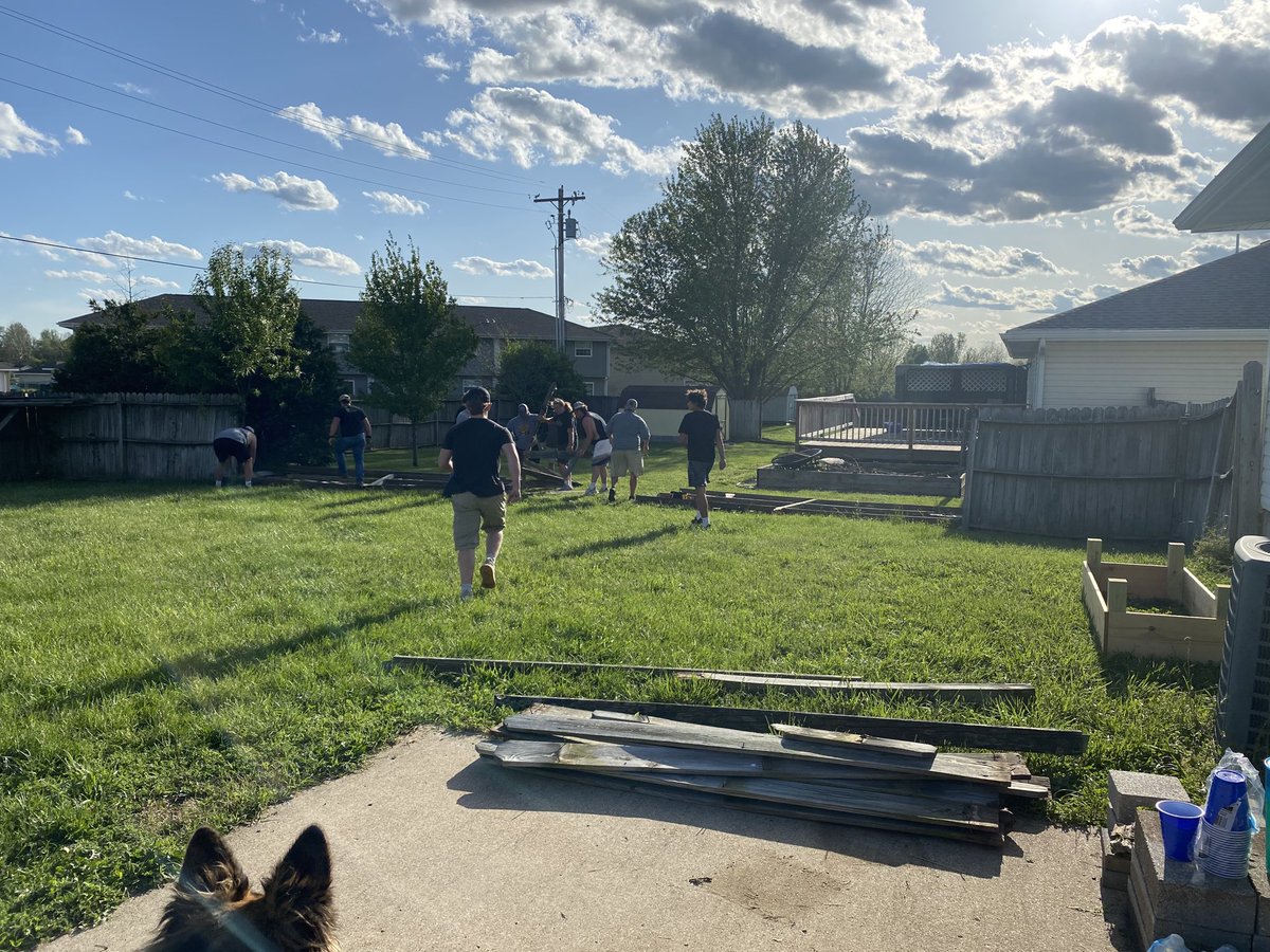 Huge thank you to some of the football players for helping us out! They were amazing! ⁦<a href="/jacket_football/">Lebanon Football</a>⁩ ⁦<a href="/wchristianleb/">Will Christian</a>⁩