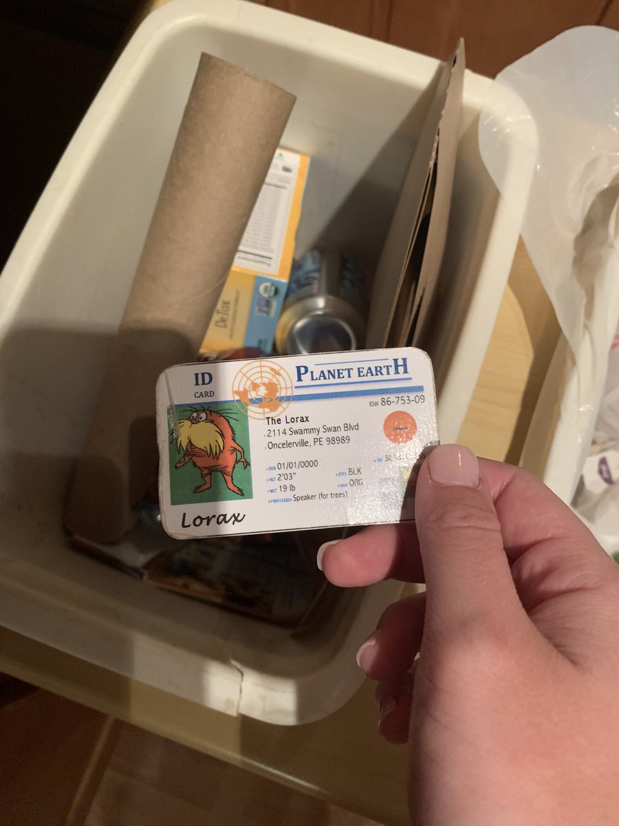 LabiszakBiz's tweet photo. All of the items in my recycling bin are acceptable recyclable materials, which include cardboard, and tin cans. Reducing waste is something that we can do to reduce our carbon footprint! #apeswaste @franklinlorax https://t.co/2zWc8liOSc