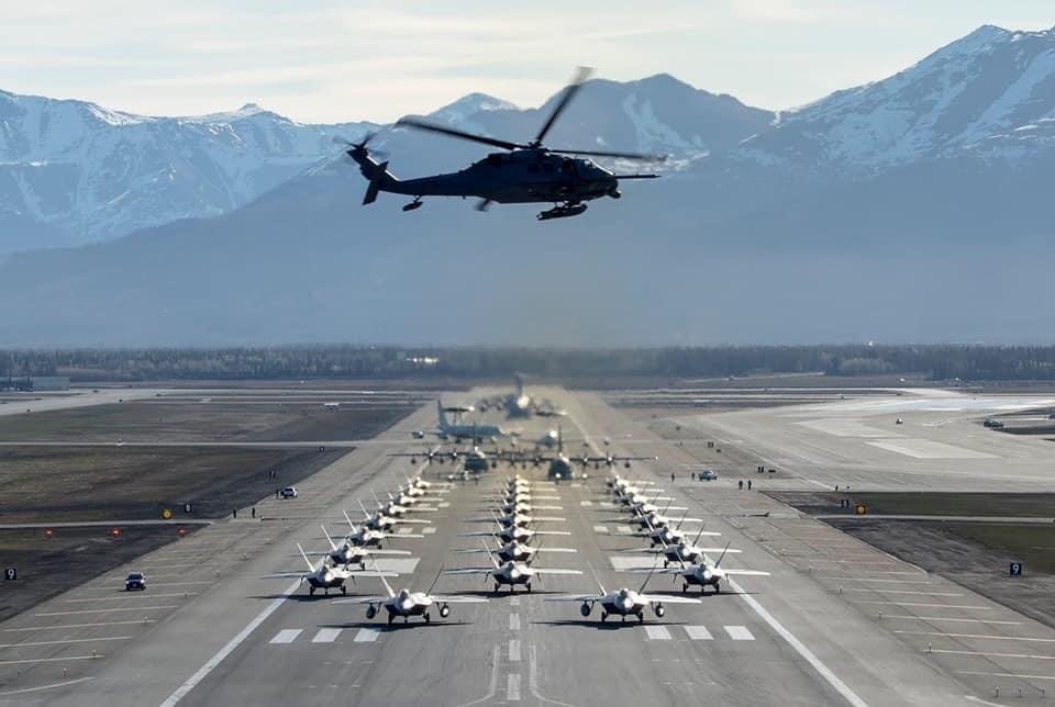 3wg_cc's tweet photo. Today was a powerful demonstration of 3rd Wing &amp; 176th Wing lethality! #JBER #Airpower #MooseWalk https://t.co/4zrG3wpPlz
