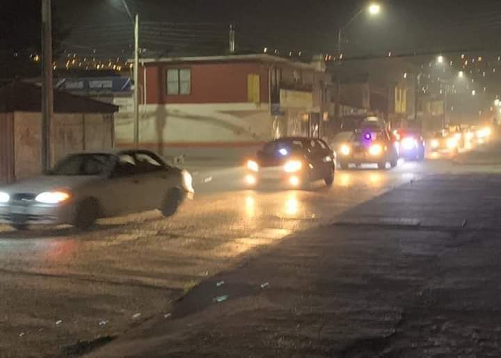JoviNomas's tweet photo. Vecinos de #Lota salieron en Caravana a protestar en apoyo a #BomberosDeChile tras baja del presupuesto anual 2020 por parte del Gobierno de Sebastián Piñera. Gastó millones en represión y ahora deja a bomberos de brazos cruzados. 
#BomberosSinRecorte https://t.co/5g88lup0qV
