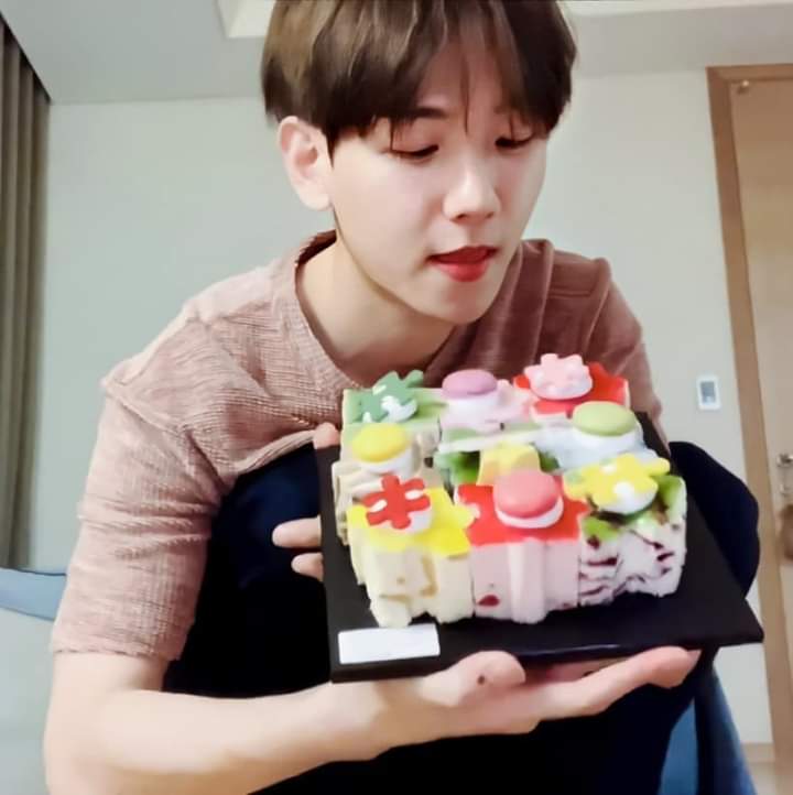isMyPrinceACE's tweet photo. Lo amo y le deseo lo mejor del mundo❤🥺💕

#HappyKyoong 
#HappyBAEKHYUNDay 🎂🎉
#BAEKHYUN #백현 #EXO #weareoneEXO @B_hundred_Hyun @weareoneEXO https://t.co/6mQFPDQUEw