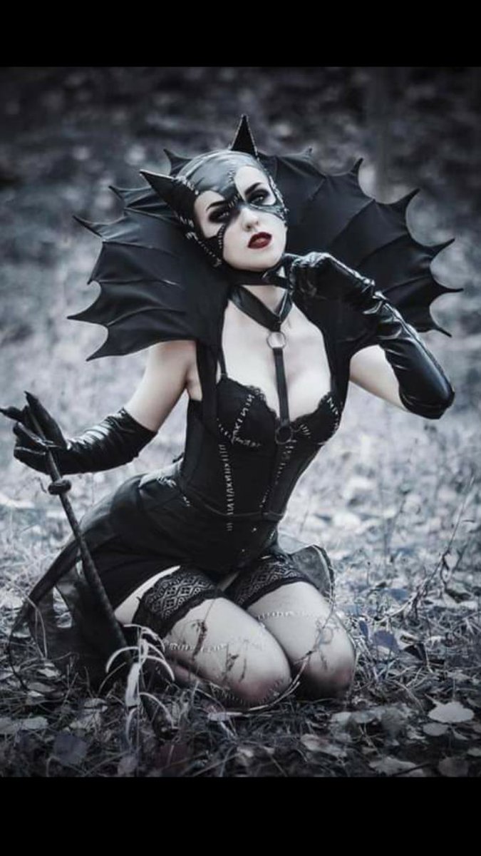 ConnieJoJo2's tweet photo. Beautiful in #black #blackAF #darkaf #gothicblack #gothicaf https://t.co/RTnSffESe7